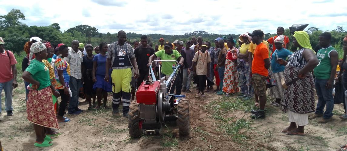 CARI technicians trained more than 100 farmers from 10 cooperatives in Bong County on site selection and land clearing, utilizing simple farm machinery to enhance efficiency and promote modern agricultural practices.