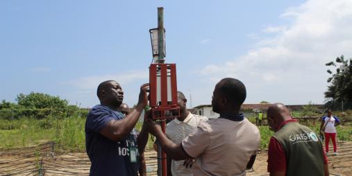 CARI‑RESADE Project’s technical team installs advanced scientific sensors at the Best Practice Hub in Buchanan to monitor soil moisture, water quality, and weather conditions affecting crop growth. The installation marks a key step in strengthening evidence‑based farming practices and supporting climate‑smart agriculture in Liberia.